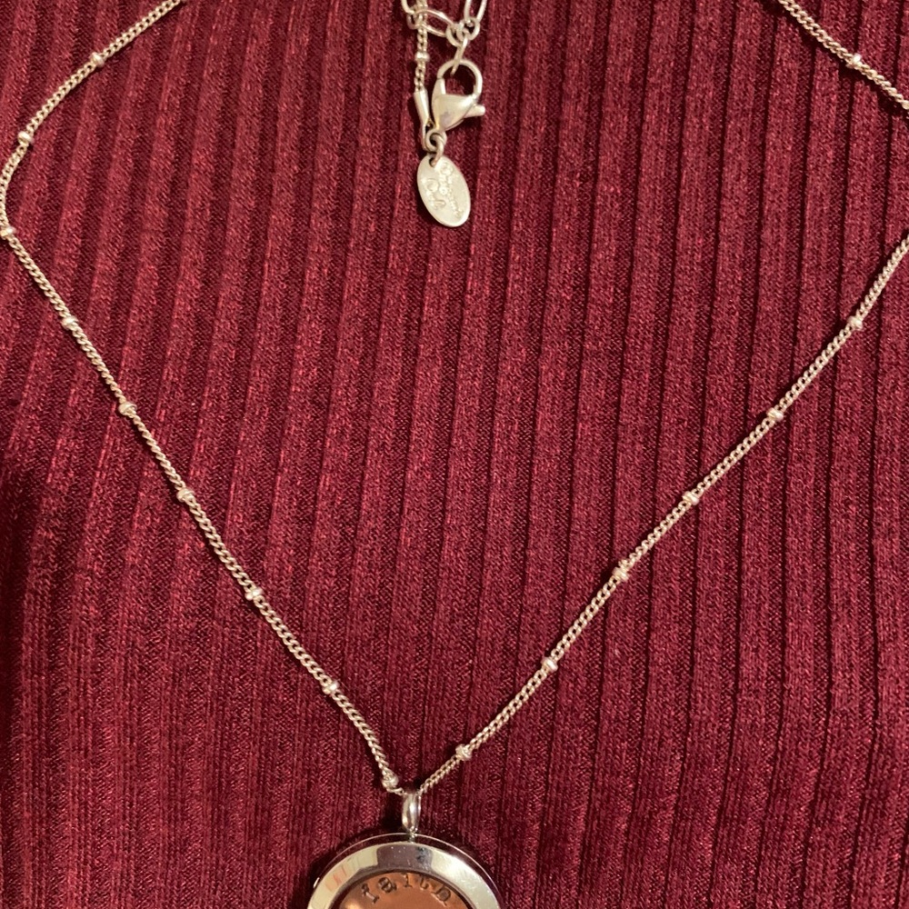 Origami Owl 🦉 Locket with Faith inspired Pendant w/ faith plate charms and chain - Picture 7 of 12